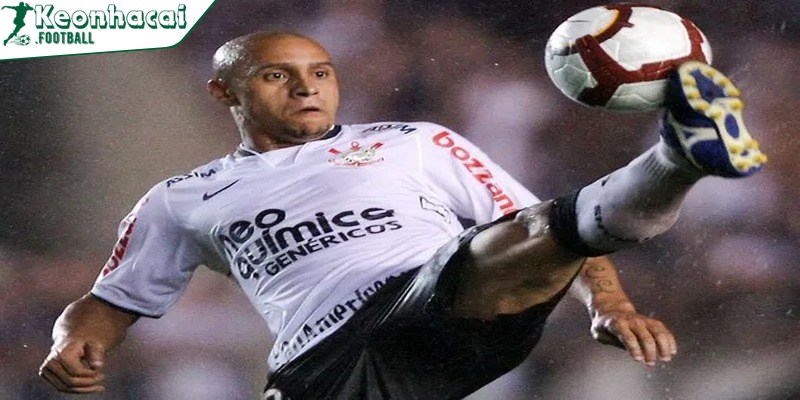 Tiểu sử Roberto Carlos da Silva Rocha sinh ngày 10/ 4 năm 1973