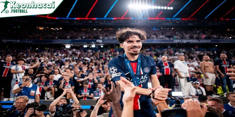 PSG tiến gần hơn tới vòng 16 đội sau chiến thắng kịch tính
