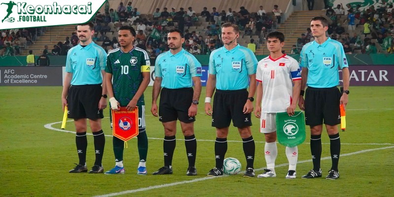 Trọng tài Alexander George King: “Vua áo đen” đáng tin cậy