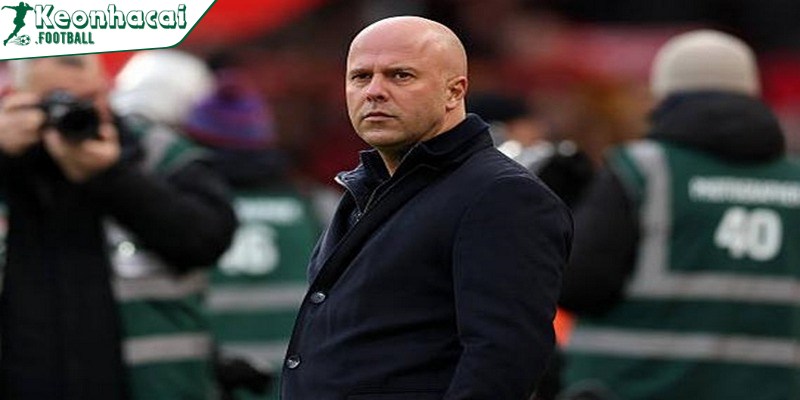 Arne Slot thừa nhận Arsenal là tập thể gần như không có điểm yếu