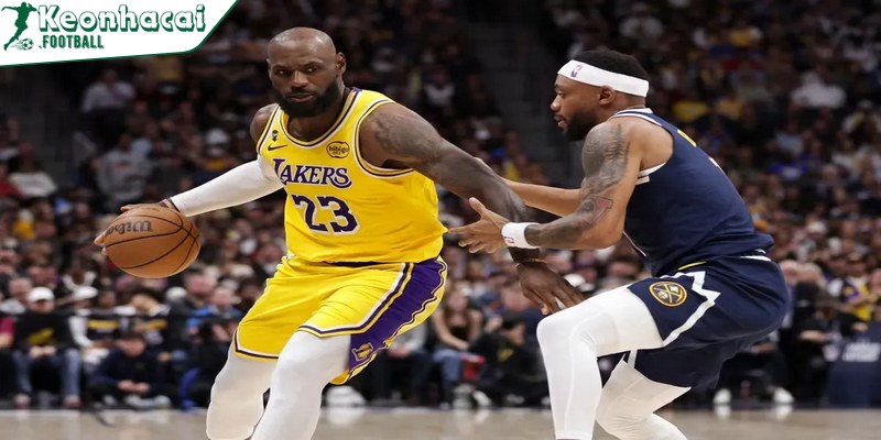 LeBron James sinh ngày 30/12/1984 tại Akron, Ohio, Mỹ