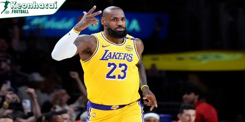 LeBron James được Cleveland Cavaliers lựa chọn ở vị trí số 1 tại NBA