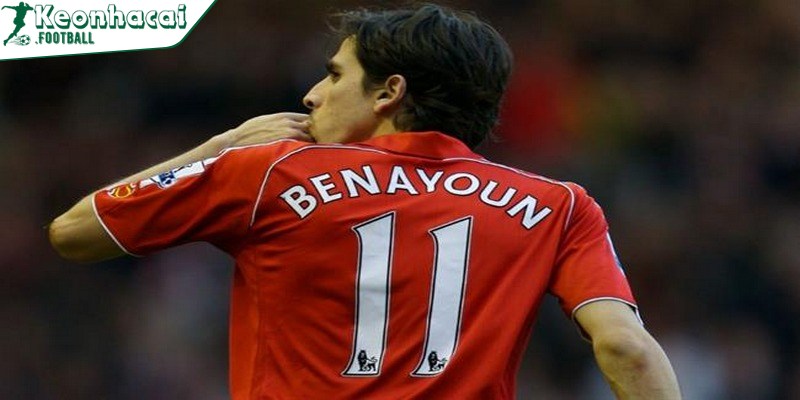 Yossi Benayoun gây ấn tượng mạnh với khả năng rê bóng khéo léo