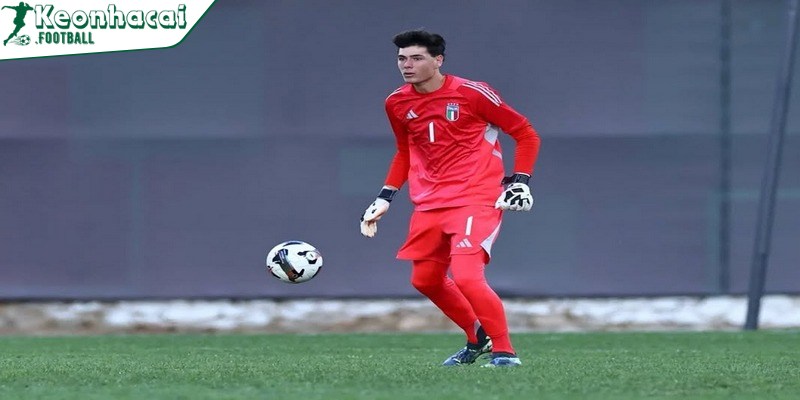 Edoardo Motta là một cầu thủ bóng đá chuyên nghiệp