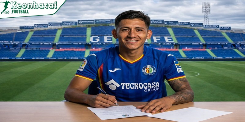Luis Vazquez là một cầu thủ bóng đá chuyên nghiệp người Argentina