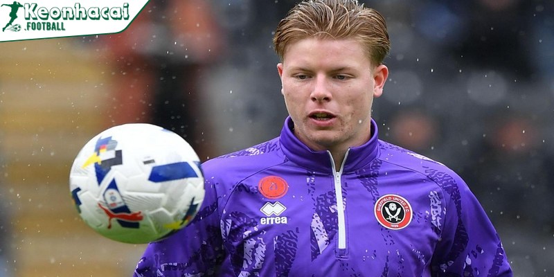 Nils Zatterstrom là một cầu thủ bóng đá chuyên nghiệp