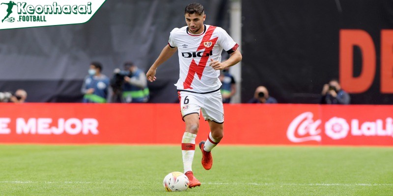 Tiểu sử tiền vệ trung tâm Santi Comesaña – Mảnh ghép quan trọng của Villarreal 3 Chuyển đến Villarreal CF và quá trình thích nghi với môi trường cạnh tranh cao