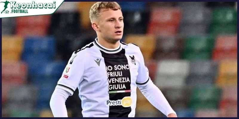 David Pejicic là mẫu tiền vệ trẻ hiện đại sở hữu nền tảng kỹ thuật tốt