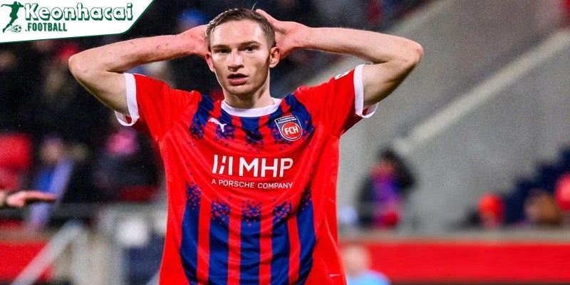 Maximilian Breunig sinh ngày 14 tháng 8 năm 2000 tại Đức